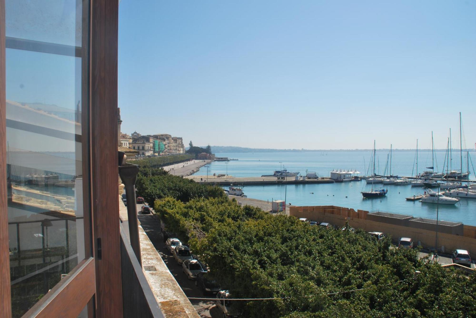 L'Approdo Delle Sirene Bed & Breakfast Сиракуза Екстериор снимка