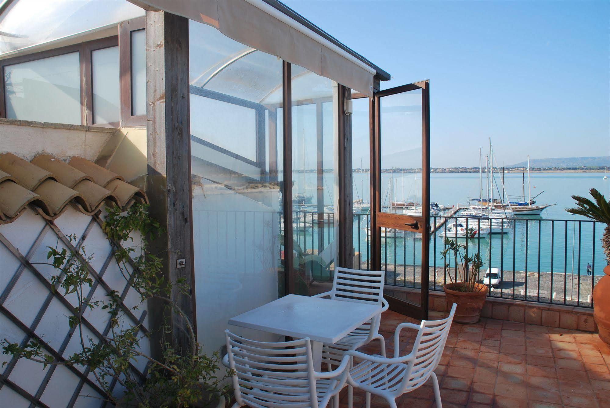 L'Approdo Delle Sirene Bed & Breakfast Сиракуза Екстериор снимка